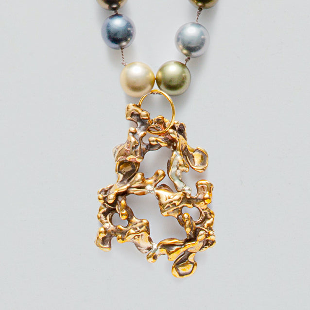 Necklace in Pearl and Bronze Pendant