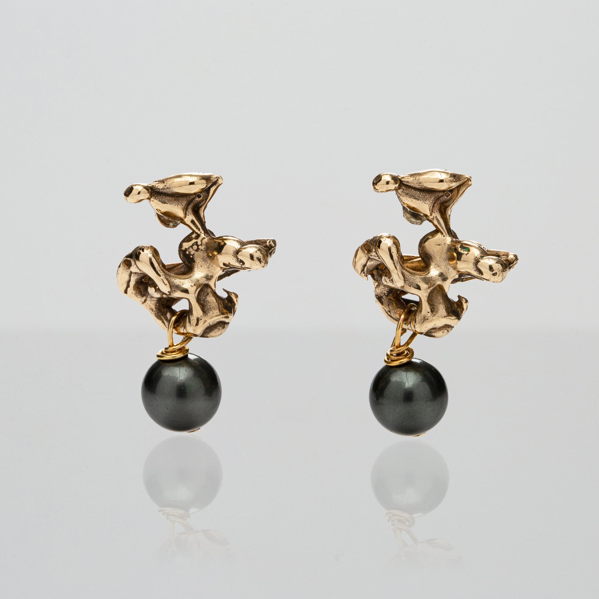 Earrings in Bronze with Black Pearl